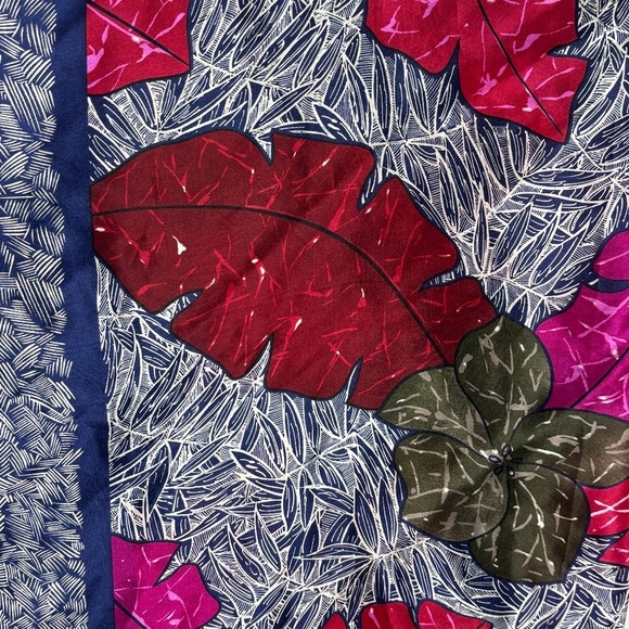 100% Silk Scarf UQIA Lightweight Elegant Breathable Luxe Luxury Fall Botanical - Picture 6 of 6